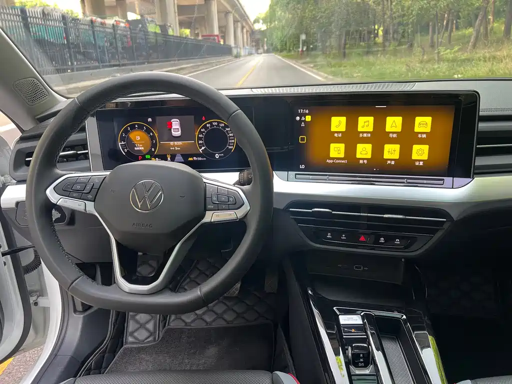 Lamando Lamando L 280 TSI DSG Dazzle Hot