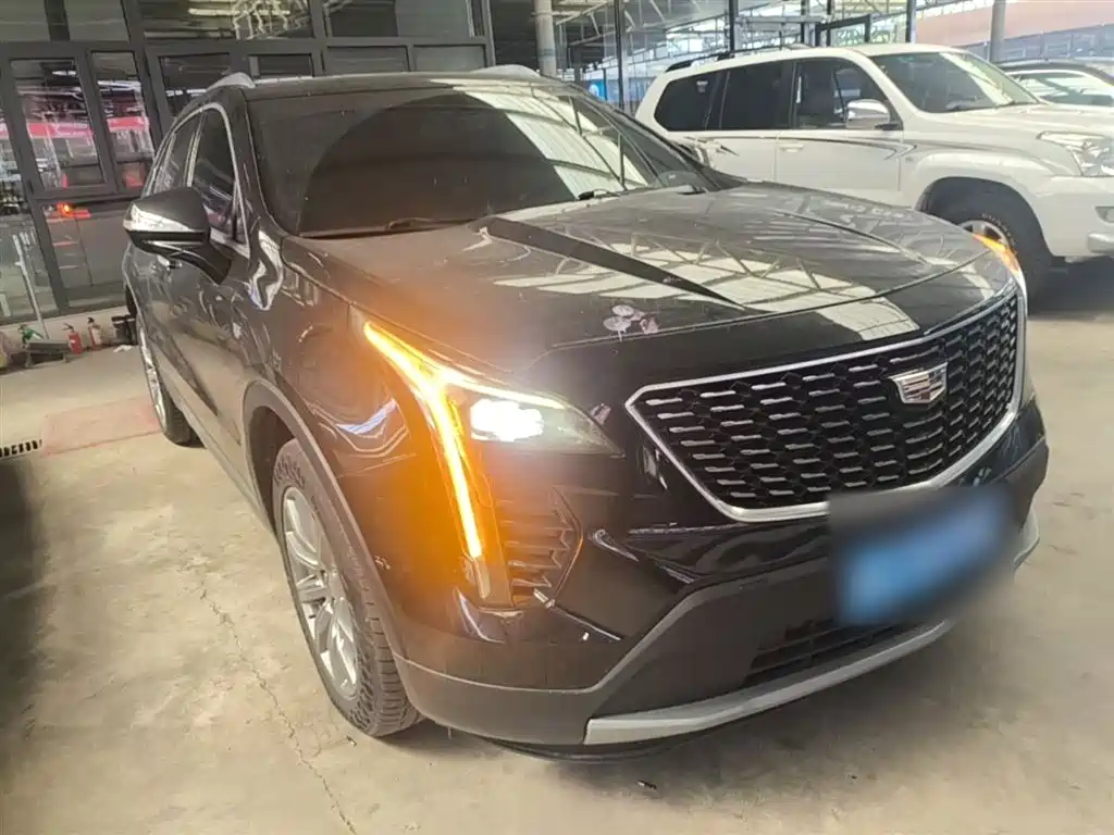Cadillac XT4 28 T 2 WD Leading