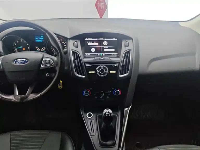 Ford Focus Sedan EcoBoost 125 Manual Super Style