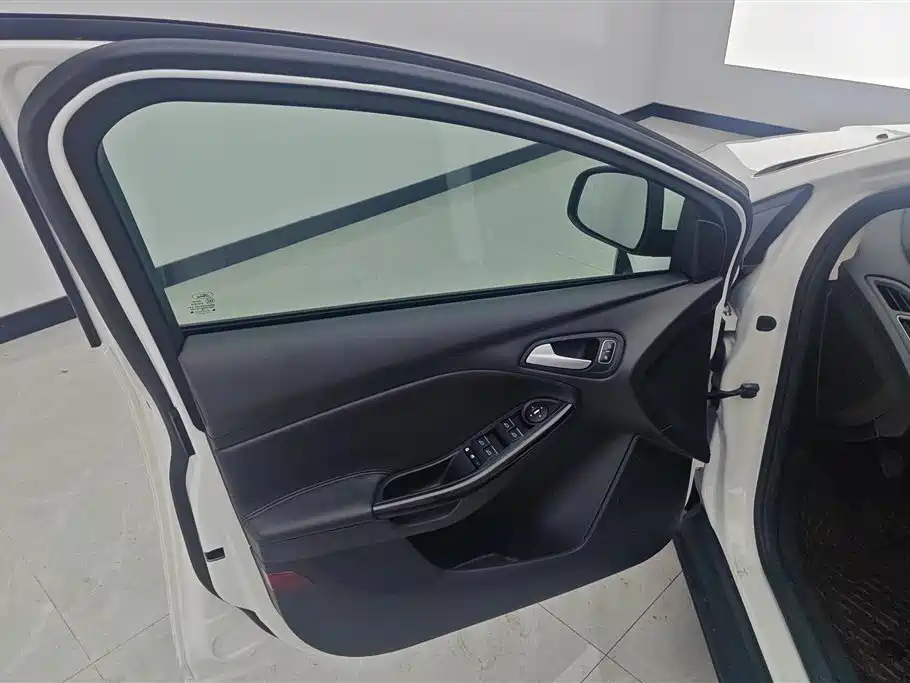 Focus Sedan EcoBoost 125 Manual Super Style