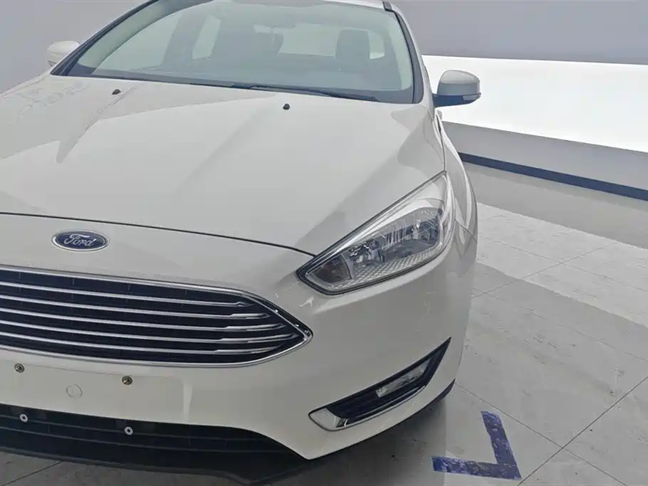 Focus Sedan EcoBoost 125 Manual Super Style