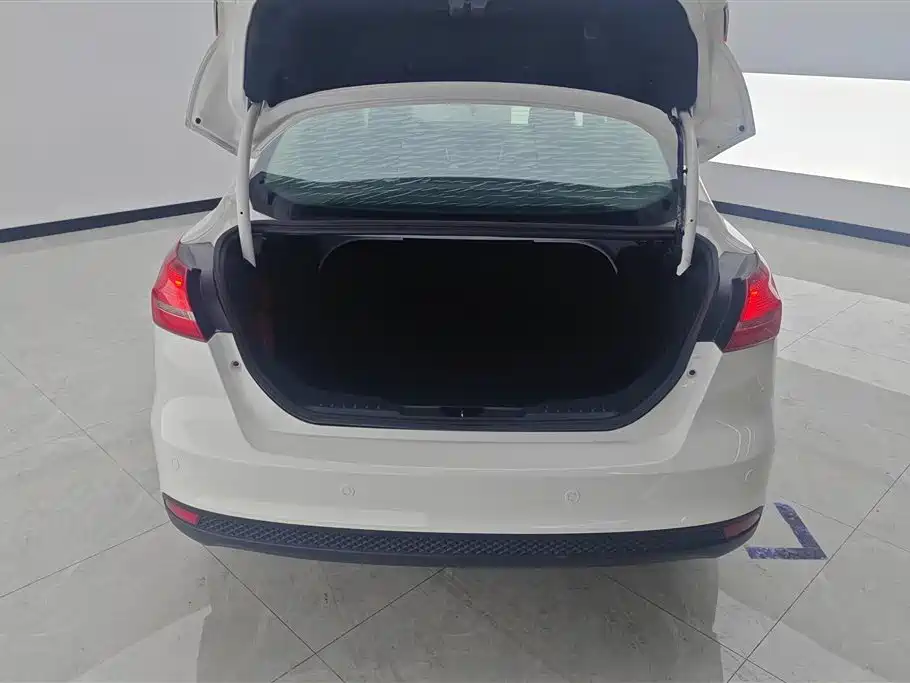 Focus Sedan EcoBoost 125 Manual Super Style