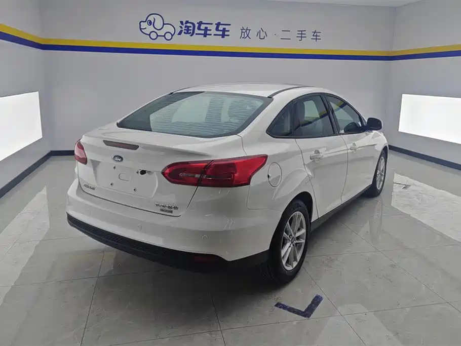 Focus Sedan EcoBoost 125 Manual Super Style
