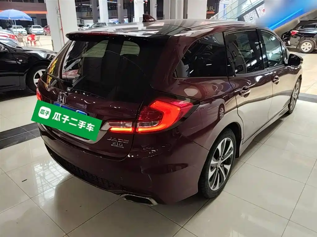 Jade 210 TURBO CVT Style 5-seat
