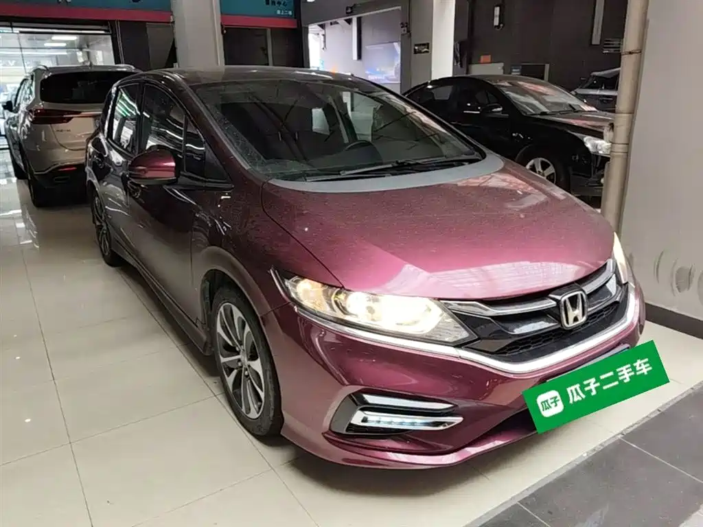 Jade 210 TURBO CVT Style 5-seat