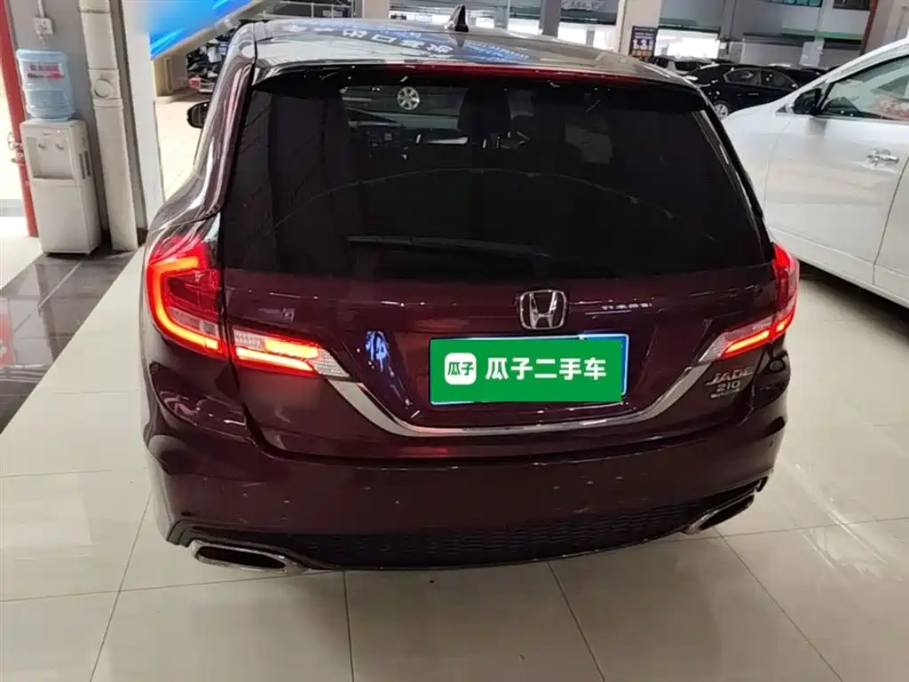 Jade 210 TURBO CVT Style 5-seat