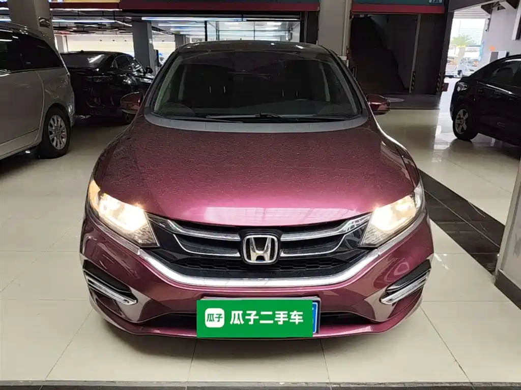 Jade 210 TURBO CVT Style 5-seat