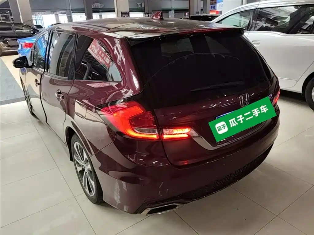 Jade 210 TURBO CVT Style 5-seat