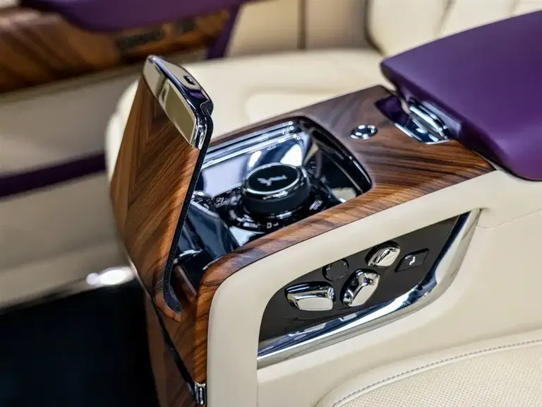 Rolls-Royce Cullinan 4-seat