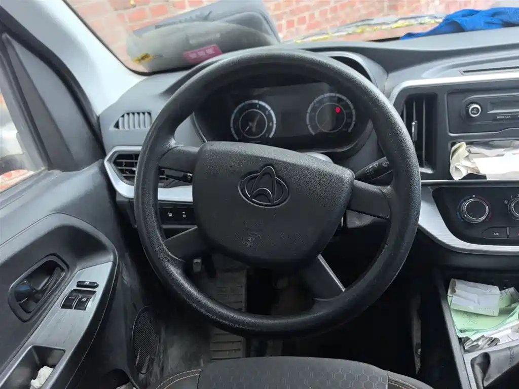 Changan Ruixing M60 1.5 L GDI Comfort Bus 6 7-seat