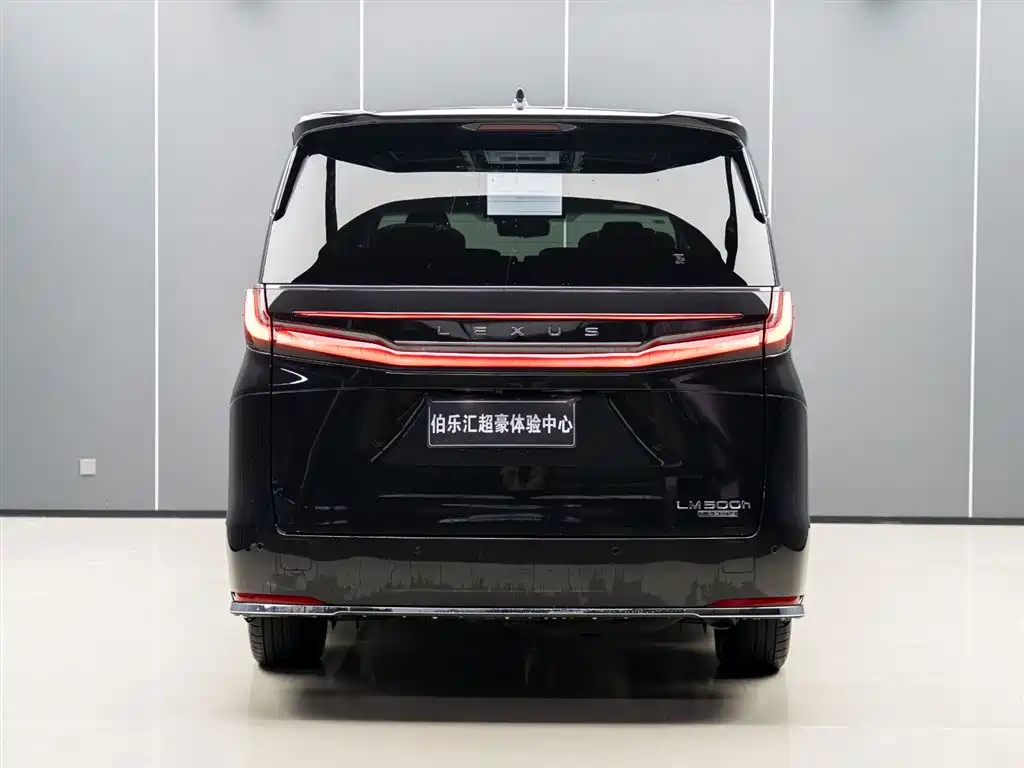 Lexus LM 500 h 6-seat Supreme