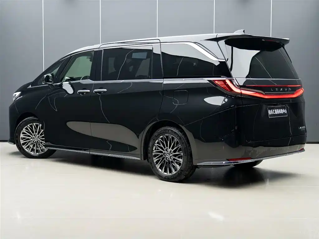 Lexus LM 500 h 6-seat Supreme