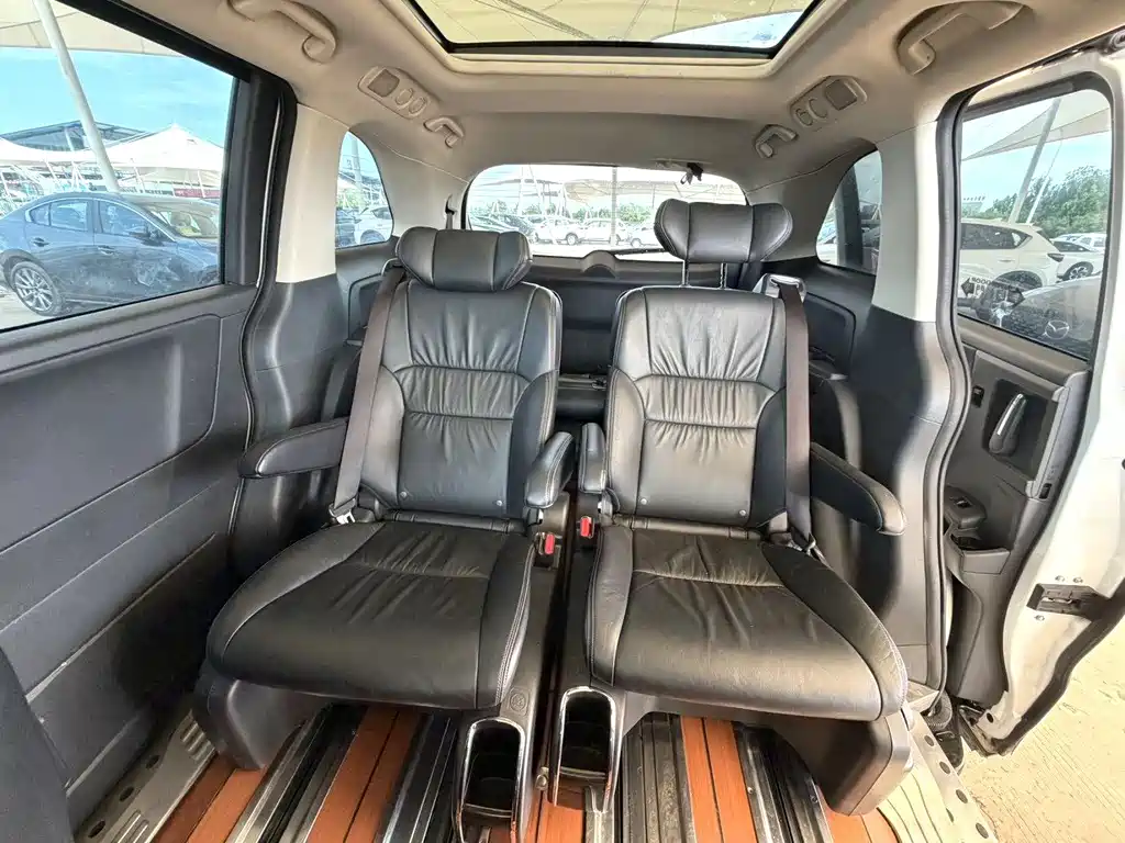 Odyssey 2.4 L Luxury
