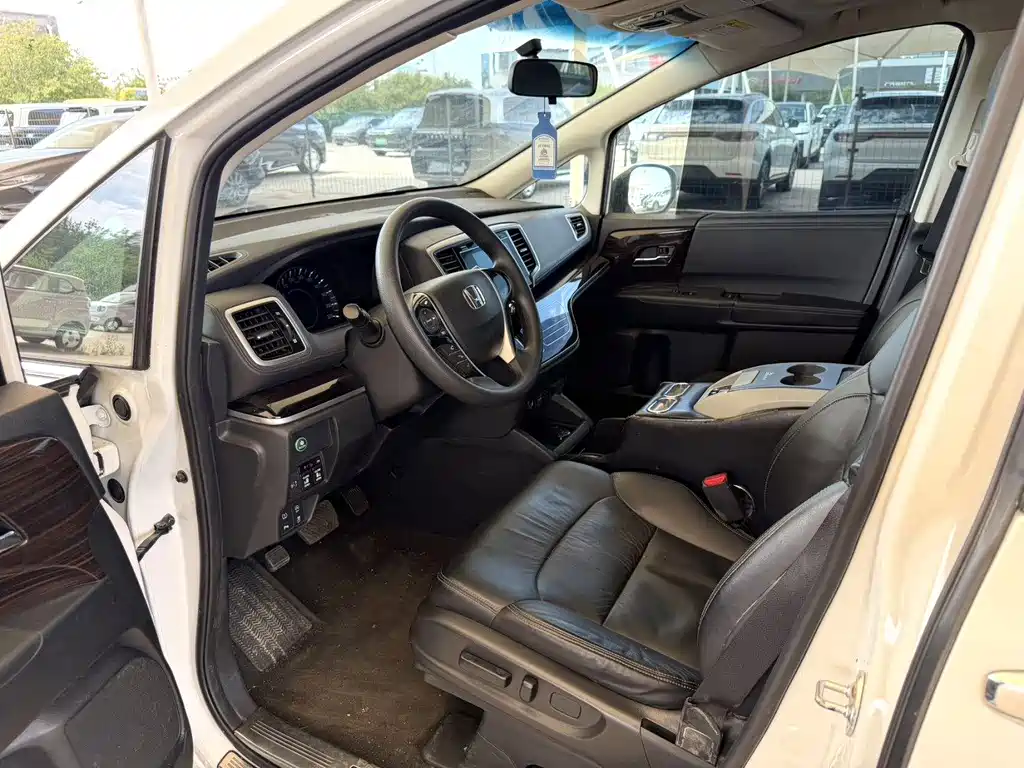 Odyssey 2.4 L Luxury