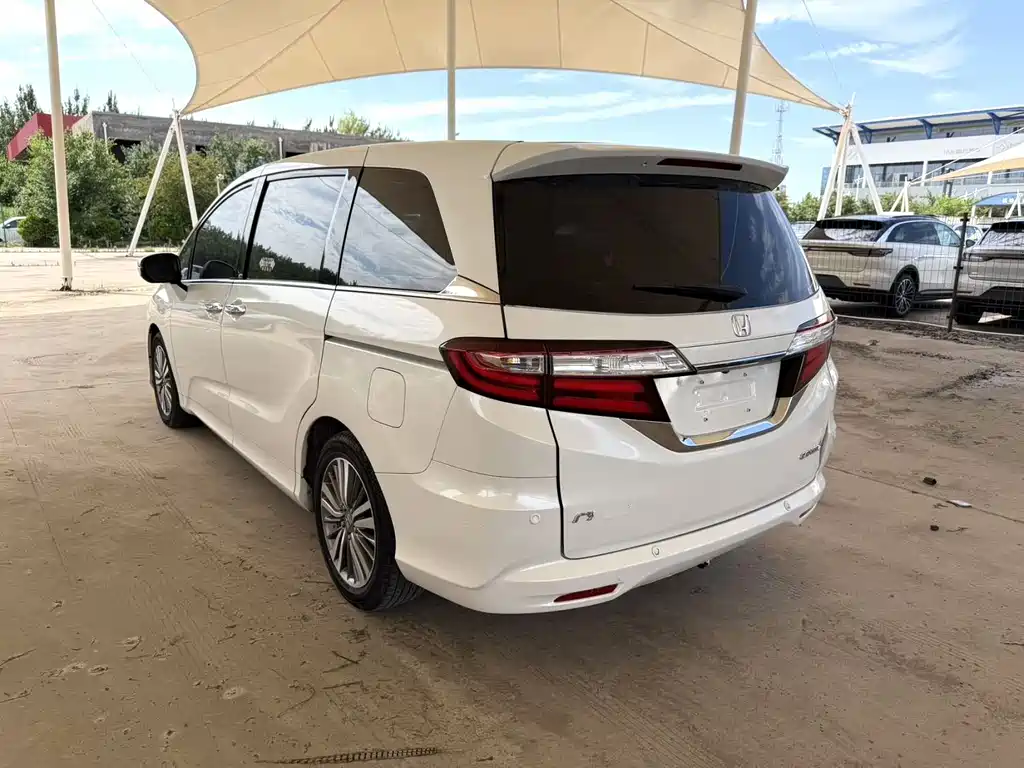 Odyssey 2.4 L Luxury