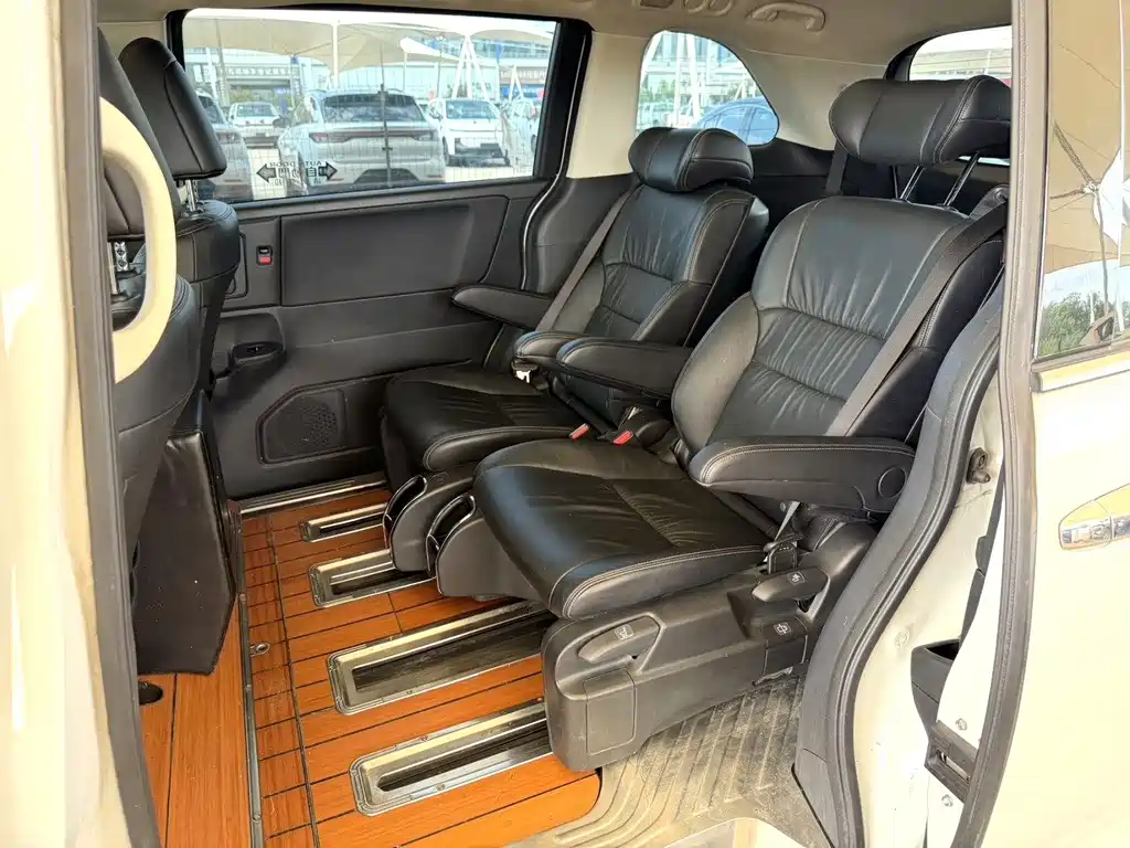 Odyssey 2.4 L Luxury