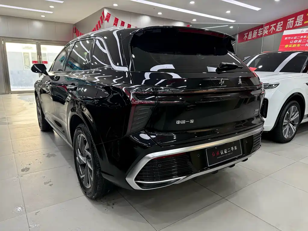 Hongqi HS3 PHEV 115 km Power Action