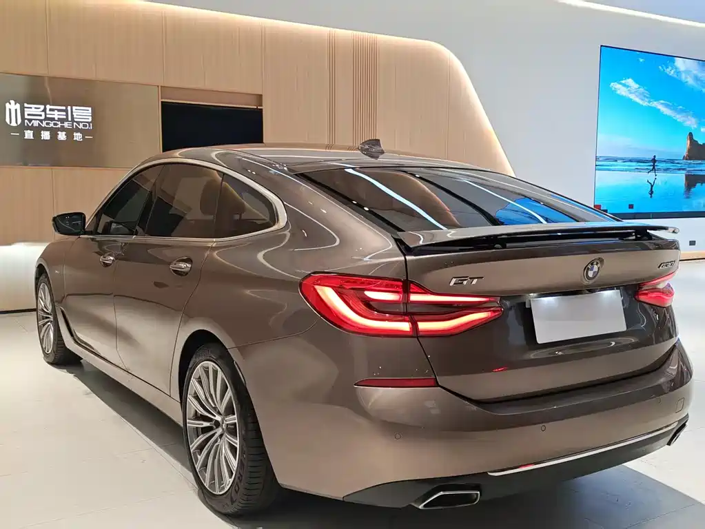 BMW 6 Series GT 630 i Luxury Design Package