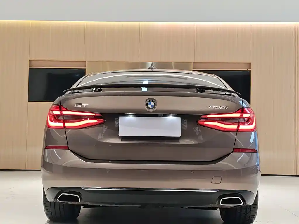 BMW 6 Series GT 630 i Luxury Design Package