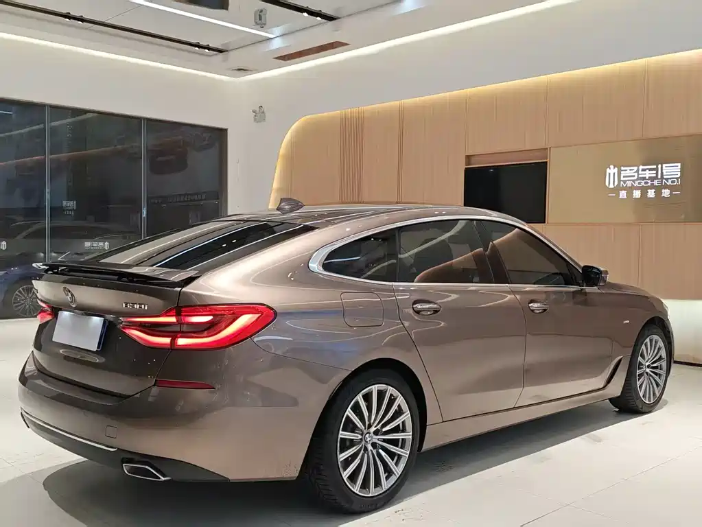 BMW 6 Series GT 630 i Luxury Design Package