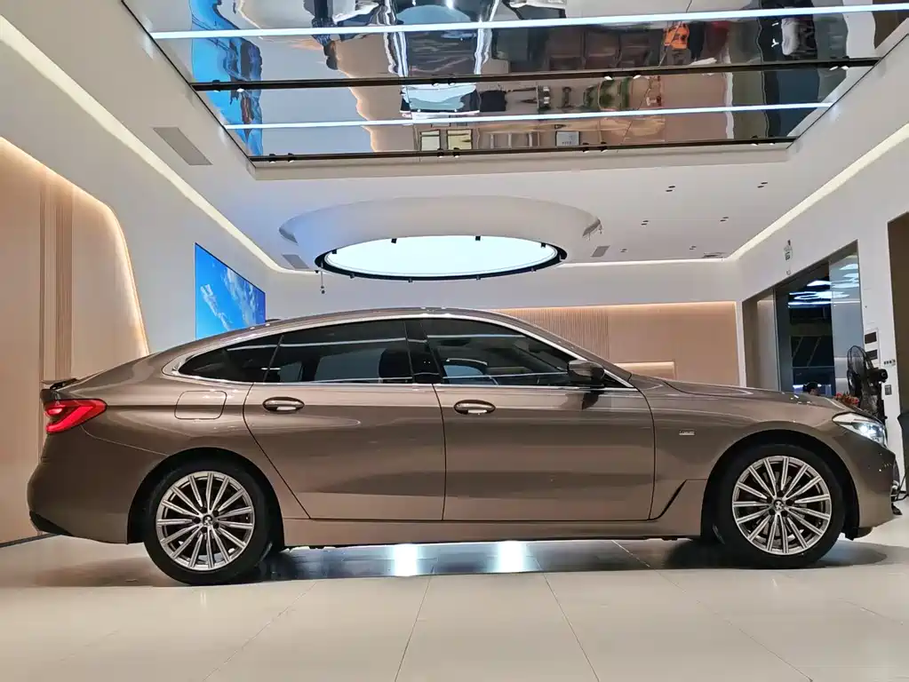 BMW 6 Series GT 630 i Luxury Design Package