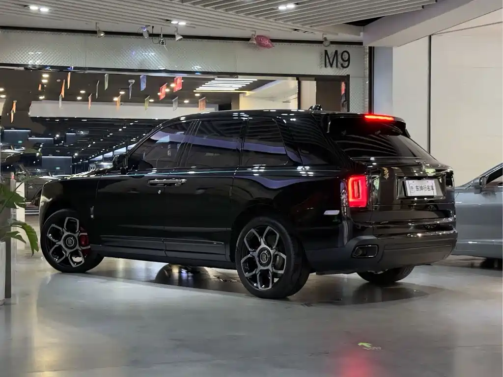 Cullinan Black Badge