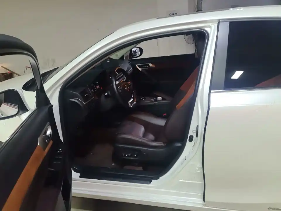 Lexus CT CT200 h Comfort Two-tone CN-V