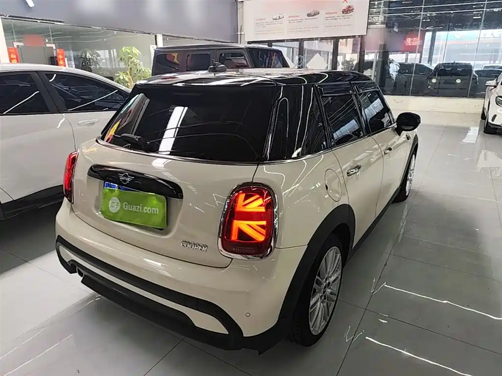 MINI Facelift 1.5 T COOPER Classic 5-door