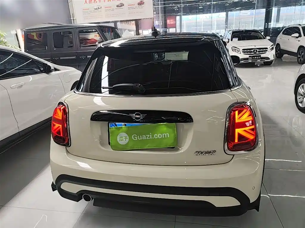 MINI Facelift 1.5 T COOPER Classic 5-door