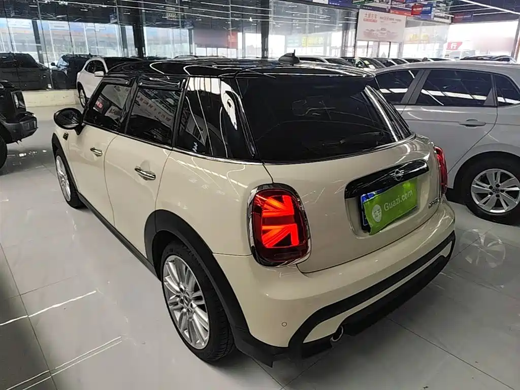 MINI Facelift 1.5 T COOPER Classic 5-door