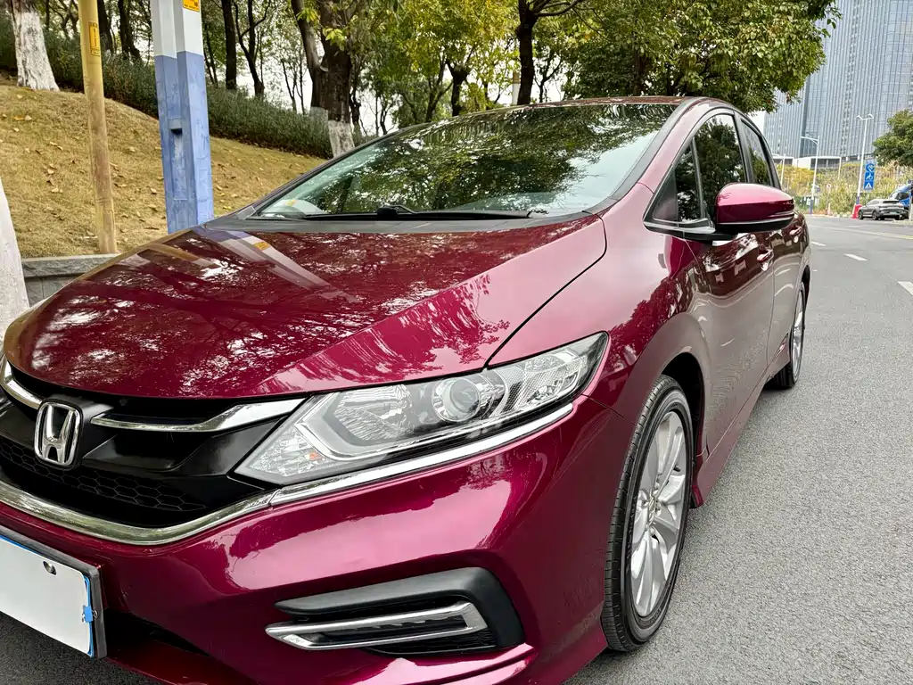 Jade 1.8 L Auto Comfort 5-seat