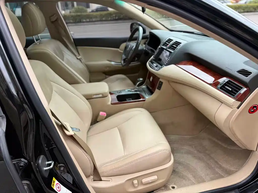 Crown 2.5 L Royal Leather