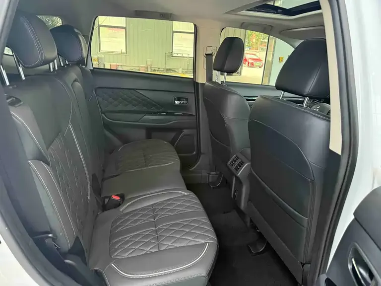 Mitsubishi Outlander Facelift 2.0 L 2 WD Smooth Enjoyment 5-seat