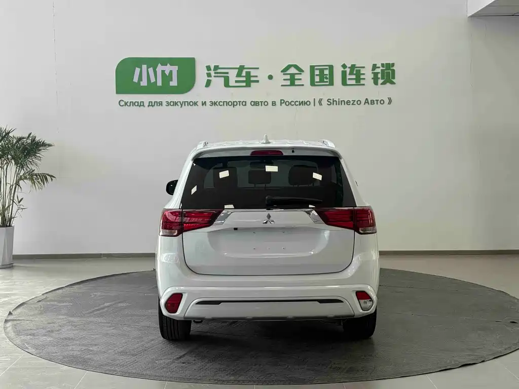 Outlander Facelift 2.0 L 2 WD Smooth Enjoyment 5-seat