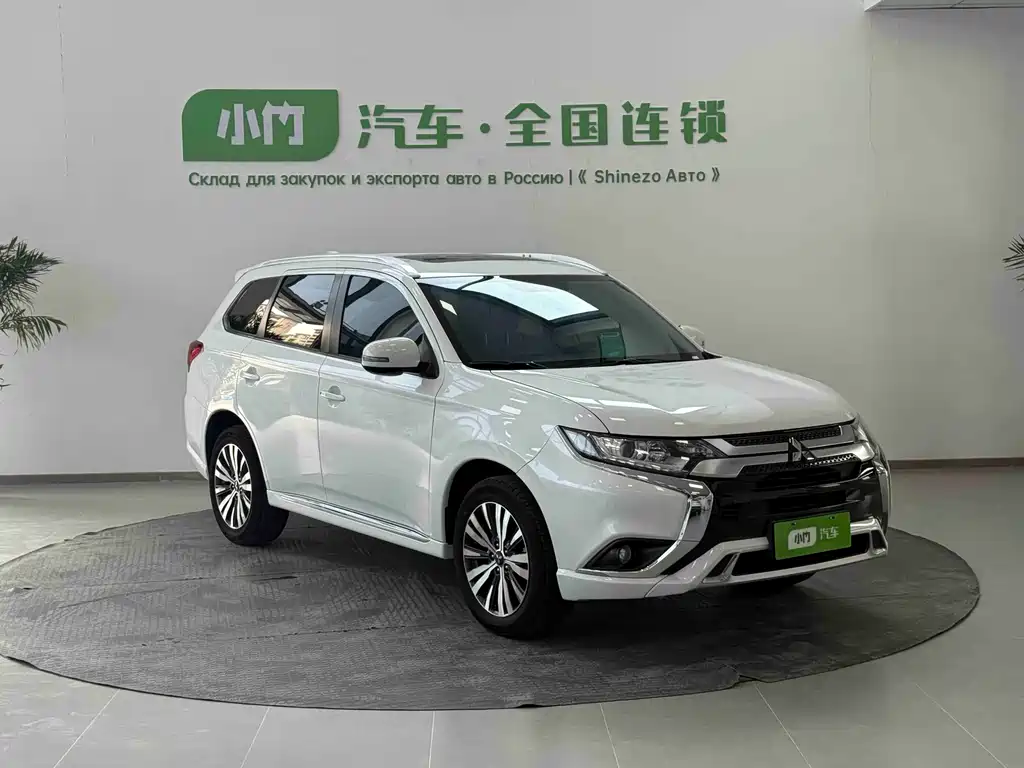 Outlander Facelift 2.0 L 2 WD Smooth Enjoyment 5-seat