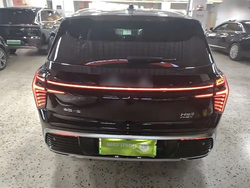 Hongqi HS3 PHEV 115 km Power Action
