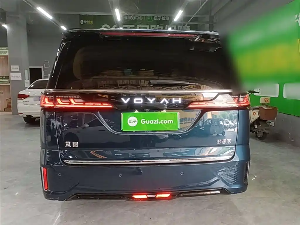 Voyah Dreamer PHEV 4 WD Flagship Kunpeng