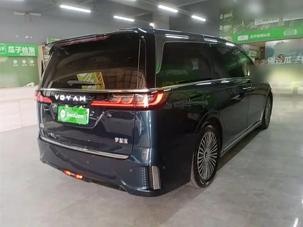 Voyah Dreamer PHEV 4 WD Flagship Kunpeng