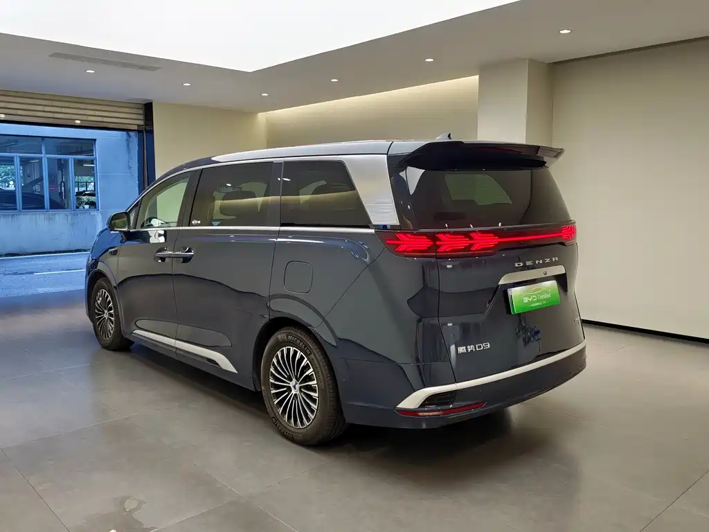 Denza D9 DM-i Smart Drive 1020 4 WD Flagship