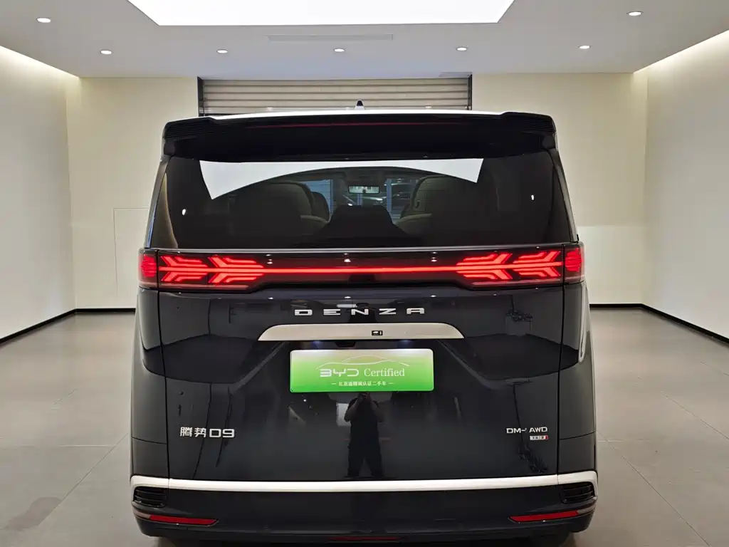 Denza D9 DM-i Smart Drive 1020 4 WD Flagship