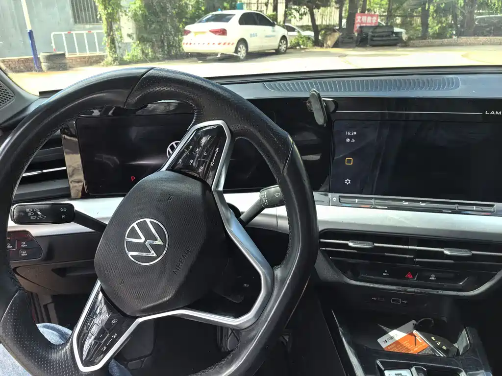 Lamando Lamando L 280 TSI DSG Dazzle Hot