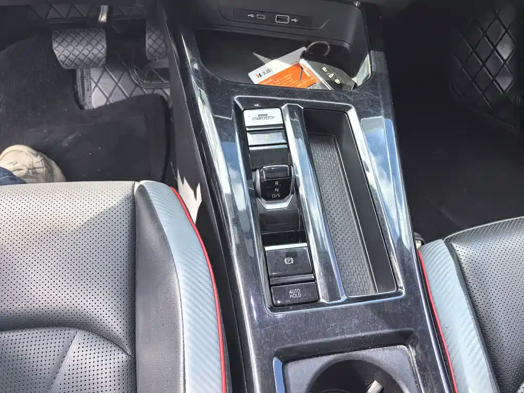 Lamando Lamando L 280 TSI DSG Dazzle Hot
