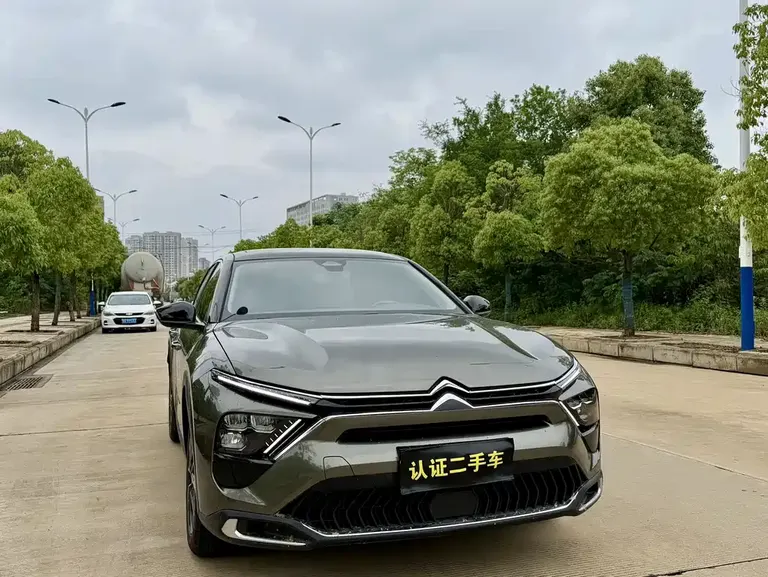 Citroën C5 X 1.6 T Extraordinary Enjoyment Tiger Year
