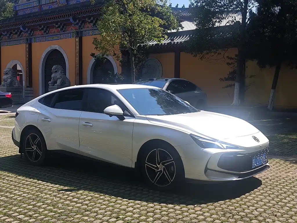 MG7 1.5 T DCT Supreme Beauty Luxury