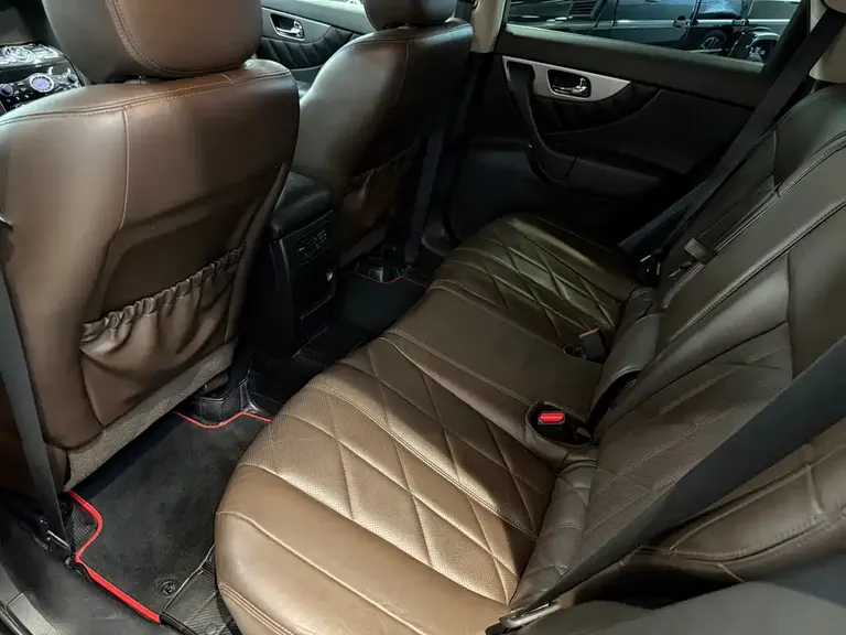 Infiniti QX70 3.7 L Transcend