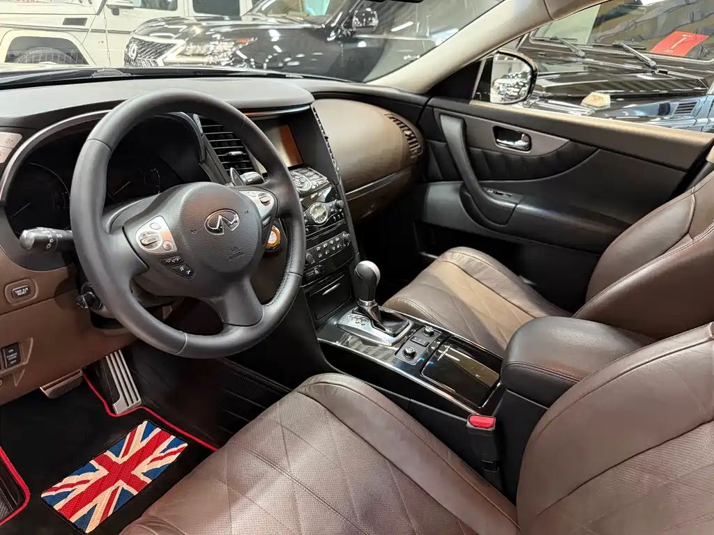 Infiniti QX70 3.7 L Transcend