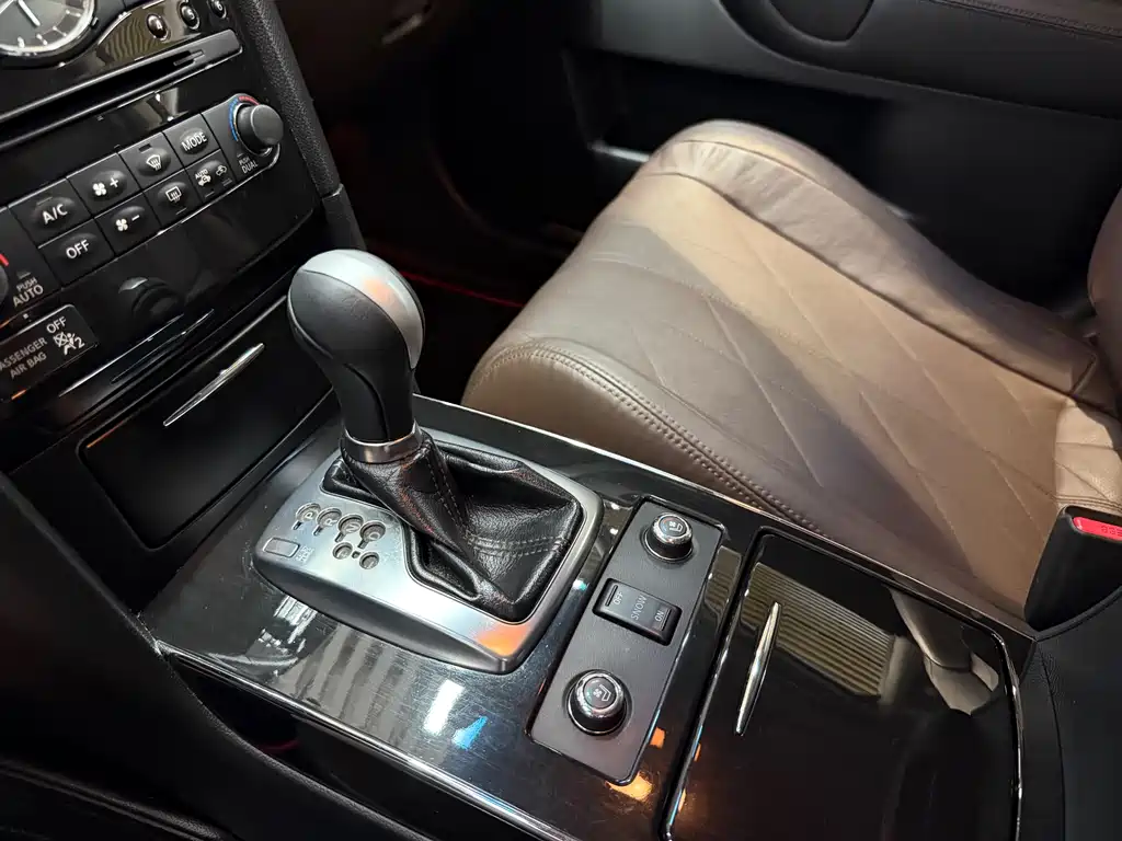 Infiniti QX70 3.7 L Transcend