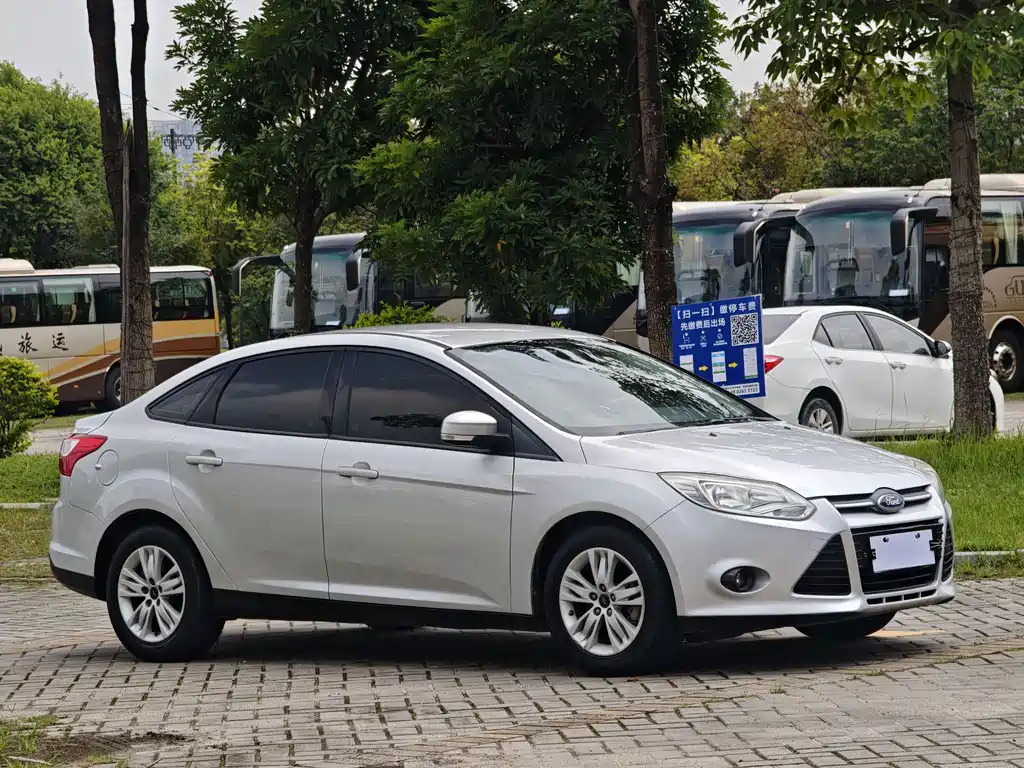 Focus Sedan 1.6 L Auto Comfort