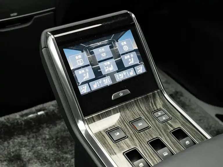 Lexus LM 300 h 4-seat Royal World