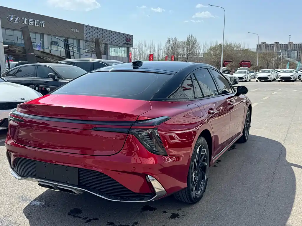 Hongqi H6 2.0 T Supreme Premium